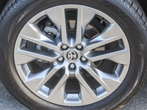 Used 2023 Toyota RAV4 XLE Premium image 10