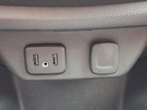 Used 2023 Chevrolet Traverse LT FWD image 6