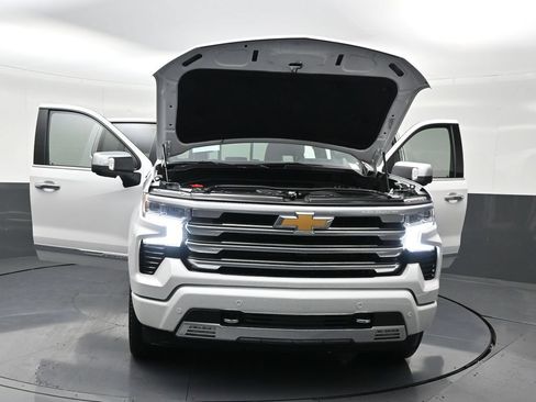 Used 2025 Chevrolet Silverado 1500 High Country w/ High Country Premium Package AWD/4WD image 36