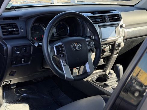 Used 2016 Toyota 4Runner SR5 Premium image 10