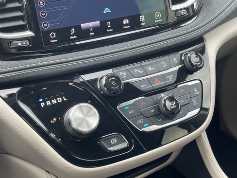 Used 2022 Chrysler Pacifica Limited AWD/4WD image 25