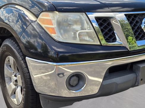 Used 2011 Nissan Frontier SV RWD image 2