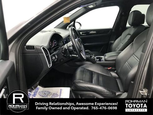 Used 2019 Porsche Cayenne S image 11