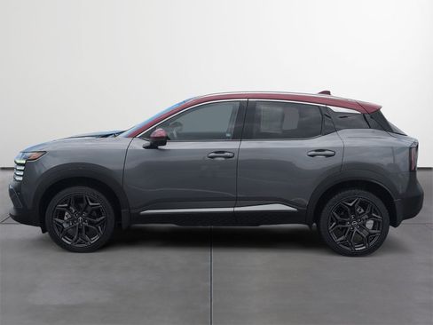 Used 2025 Nissan Kicks SR w/ SR Premium Package FWD image 3