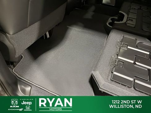 New 2026 RAM 2500 Laramie AWD/4WD image 29