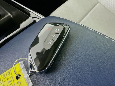 Used 2025 Volkswagen ID.4 Pro S AWD/4WD image 29