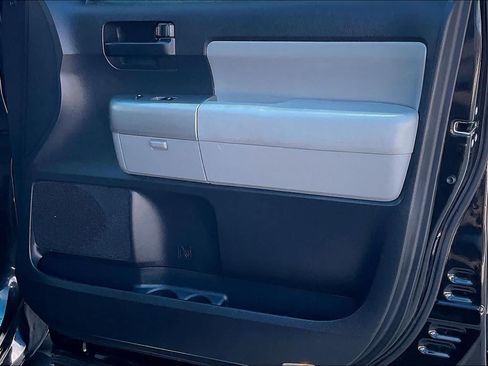 Used 2016 Toyota Sequoia SR5 RWD image 23