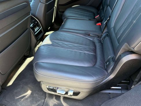 Used 2021 BMW X7 xDrive40i w/ M Sport Package image 31