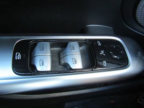 Used 2022 Mercedes-Benz C 300 Sedan image 37