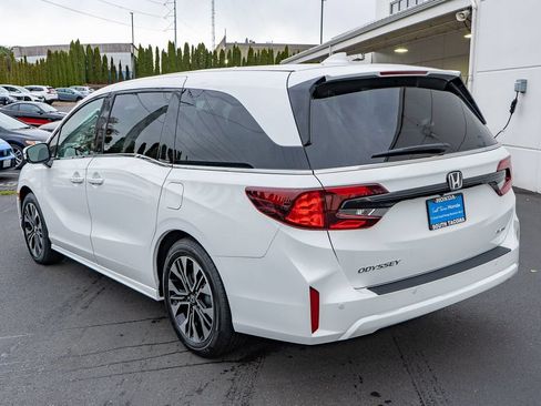 New 2026 Honda Odyssey Elite image 8