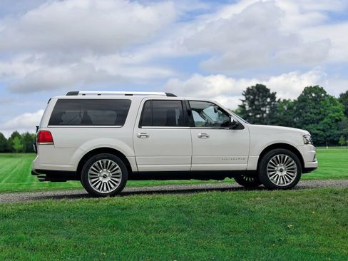 Used 2015 Lincoln Navigator L 4WD w/ Equipment Group 101A Reserve image 8