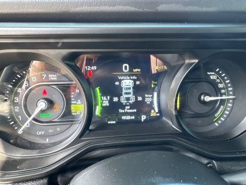 Used 2025 Jeep Wrangler Unlimited Rubicon 4xe w/ Safety Group AWD/4WD image 33