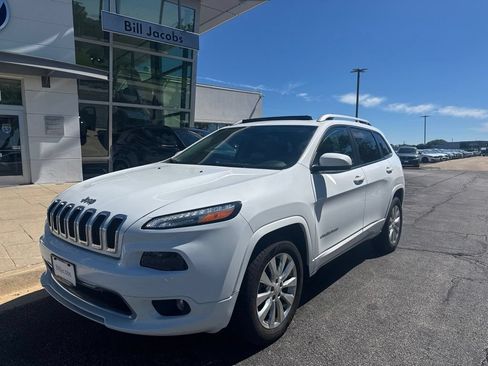 Used 2018 Jeep Cherokee Overland AWD/4WD image 2