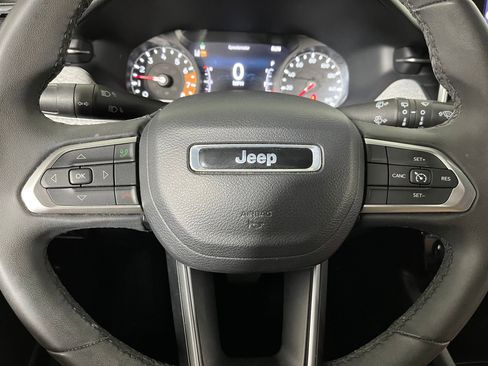 Used 2023 Jeep Compass Latitude image 14
