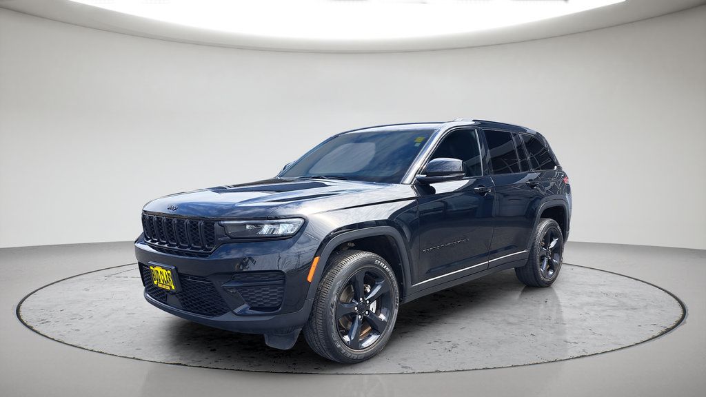 Used 2023 Jeep Grand Cherokee Altitude AWD/4WD image 1
