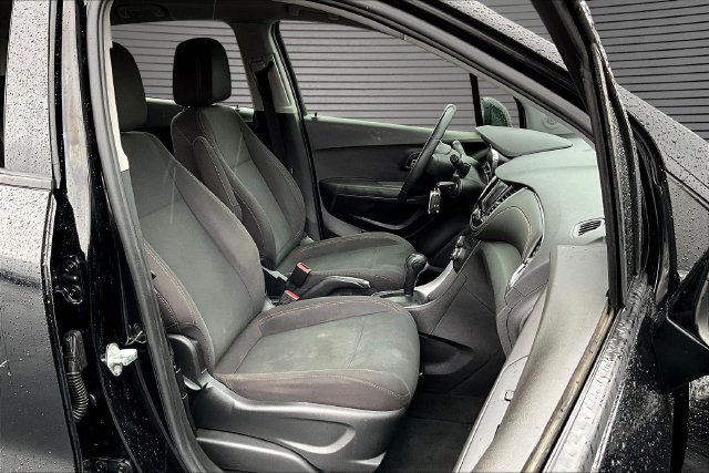 Used 2018 Chevrolet Trax LS FWD image 26