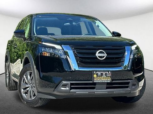 Used 2025 Nissan Pathfinder S w/ Cargo Package AWD/4WD image 2