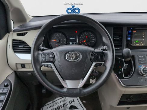 Used 2015 Toyota Sienna LE image 13