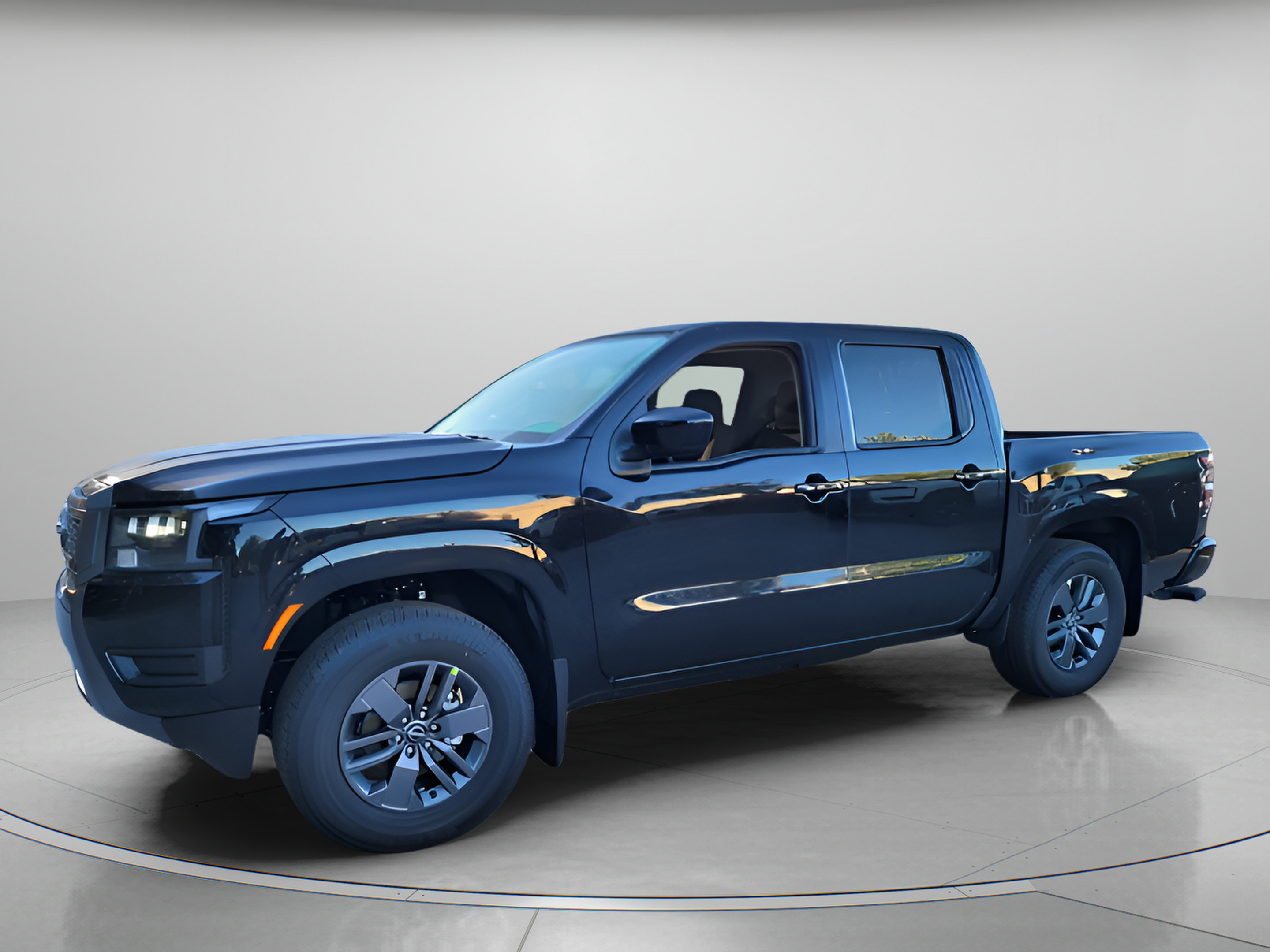 Used 2026 Nissan Frontier SV w/ Tow Package RWD image 2