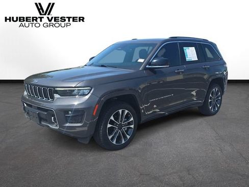 Used 2023 Jeep Grand Cherokee Overland RWD image 2