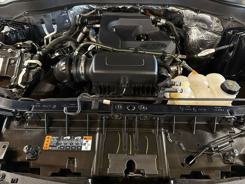 Used 2020 Ford Explorer XLT w/ Class III Trailer Tow Package image 10