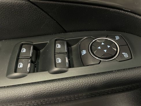 Used 2018 Ford Explorer XLT w/ Equipment Group 201A AWD/4WD image 11