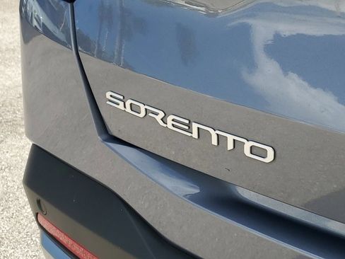 Used 2024 Kia Sorento S w/ Panoramic Sunroof Package image 5