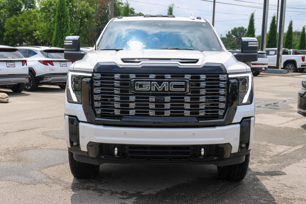 Used 2025 GMC Sierra 2500 Denali Ultimate AWD/4WD image 2