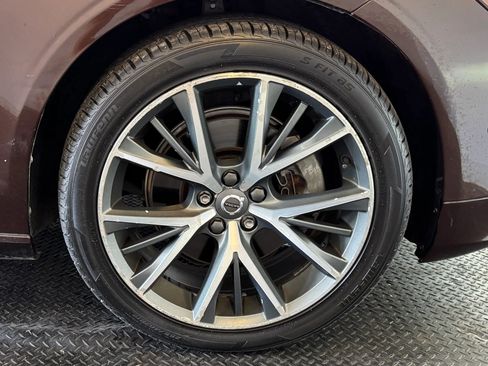 Used 2018 Volvo S90 T5 Momentum w/ Convenience Package image 11
