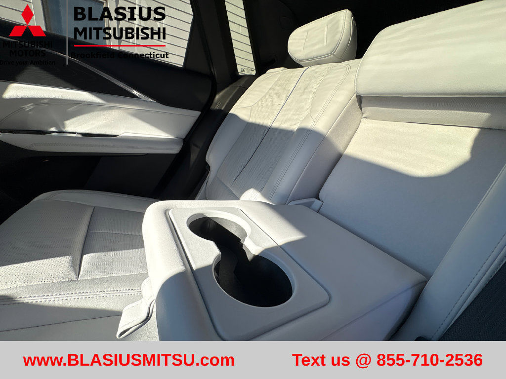 Used 2024 Cadillac Lyriq Luxury AWD/4WD image 43