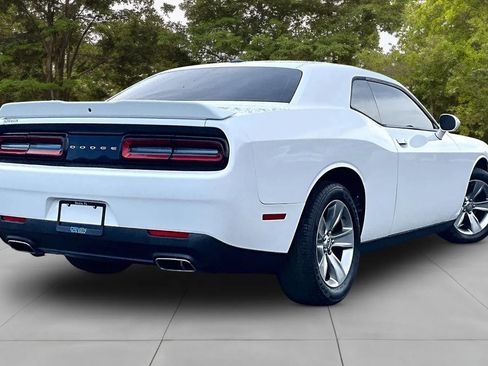 Used 2019 Dodge Challenger SXT RWD image 2