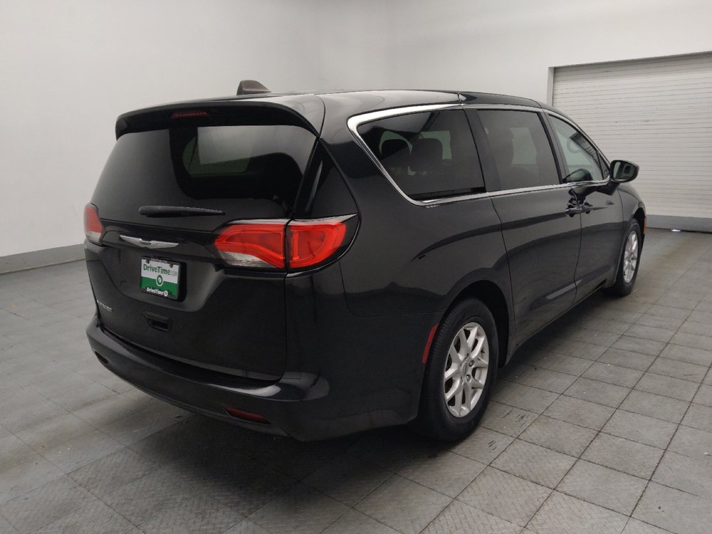 Used 2023 Chrysler Voyager LX FWD image 9