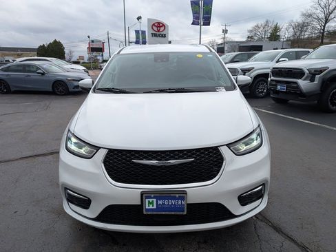 Used 2023 Chrysler Pacifica Touring-L FWD image 11
