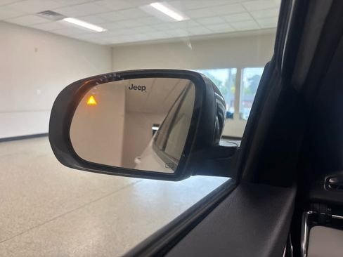 Used 2024 Jeep Compass Limited image 23