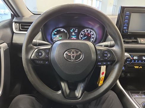 Used 2020 Toyota RAV4 LE image 22