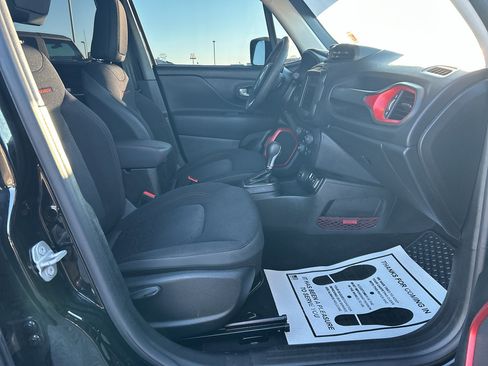 Used 2023 Jeep Renegade Trailhawk image 13