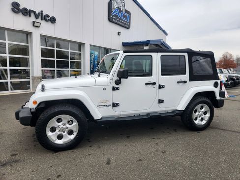 Used 2013 Jeep Wrangler Unlimited Sahara w/ Connectivity Group image 7