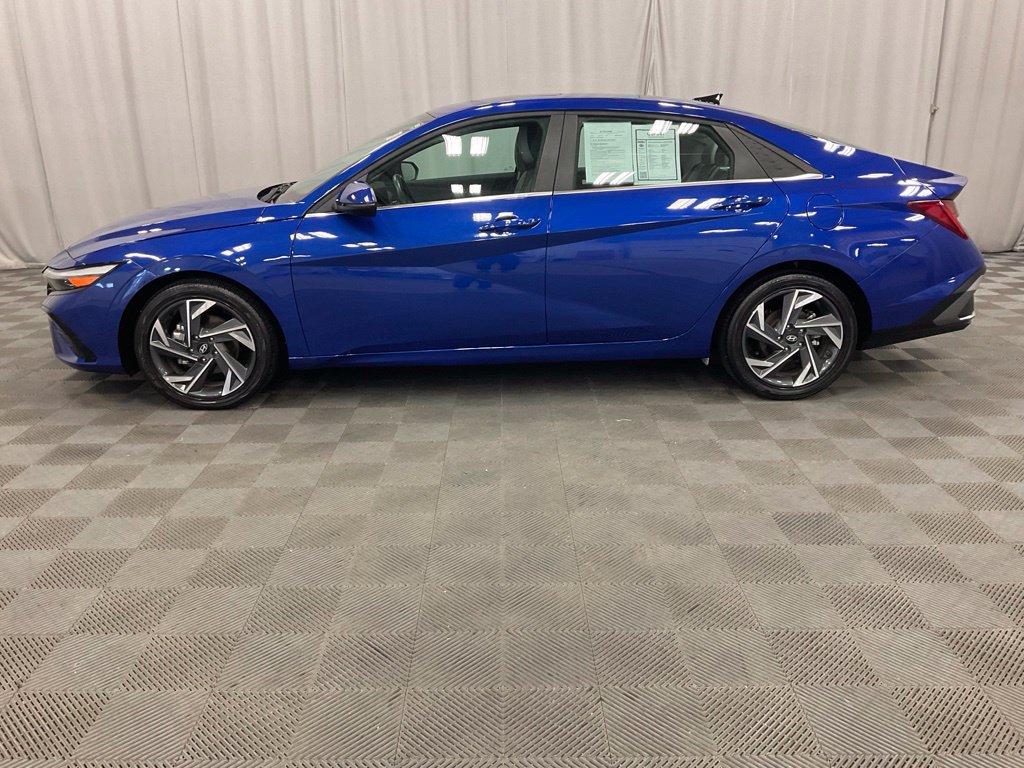 Used 2025 Hyundai Elantra Limited FWD image 10
