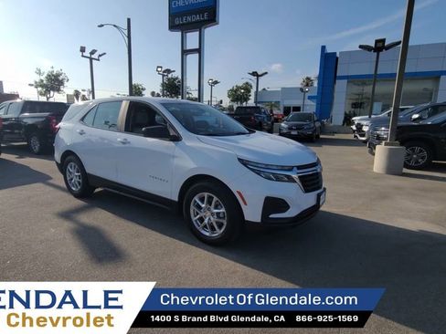 Certified 2022 Chevrolet Equinox LS FWD image 2