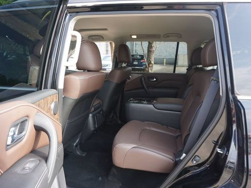Used 2023 INFINITI QX80 Premium Select w/ Cargo Package AWD/4WD image 15