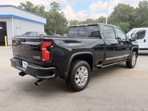 Used 2024 Chevrolet Silverado 2500 High Country w/ High Country Premium Package AWD/4WD image 12