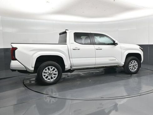 Used 2025 Toyota Tacoma SR5 AWD/4WD image 3
