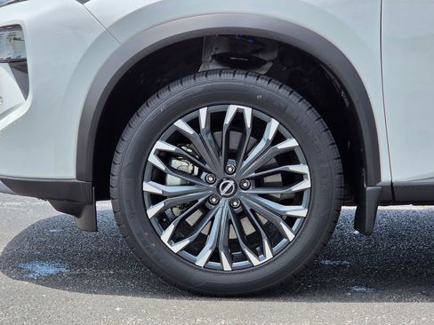 Used 2025 Nissan Rogue SL w/ Tech Package AWD/4WD image 9