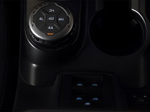 Used 2022 Ford Bronco Badlands image 39