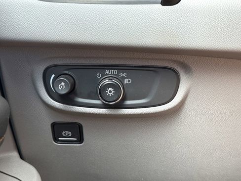 Used 2018 GMC Terrain SLE image 17