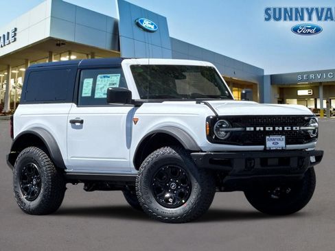 New 2026 Ford Bronco Badlands w/ Sasquatch Package AWD/4WD image 8