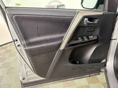 Used 2018 Toyota RAV4 Limited w/ Advanced Technology Package FWD image 11