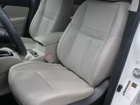 Used 2018 Nissan Rogue Sport SL FWD image 16