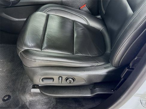 Used 2022 Chevrolet Traverse LT image 19