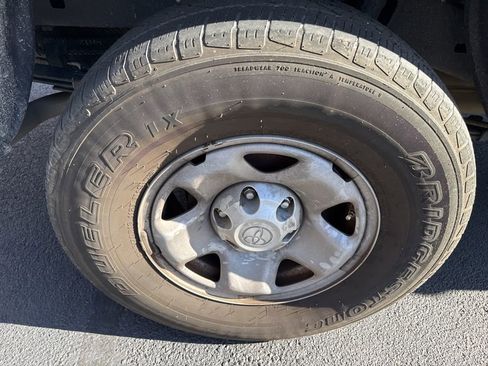 Used 2016 Toyota Tacoma SR5 image 18